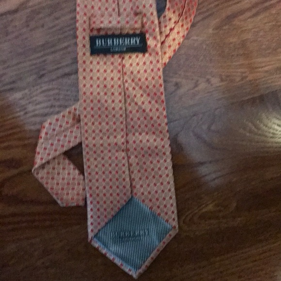 Burberry tie red and gold - Picture 3 of 3